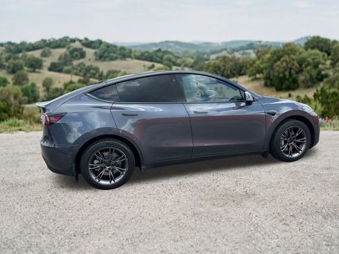 Used 2022 Tesla Model Y Long Range AWD/4WD image 11