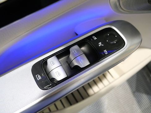 Used 2023 Mercedes-Benz GLC 300 4MATIC image 16