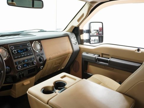 Used 2011 Ford F250 Lariat w/ Camper Pkg image 17