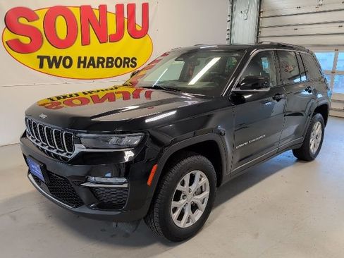 Used 2023 Jeep Grand Cherokee Limited AWD/4WD image 1