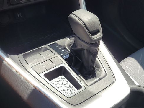 Used 2019 Toyota RAV4 XLE w/ Convenience Package FWD image 29