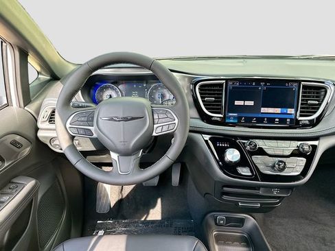 New 2026 Chrysler Pacifica Select image 22