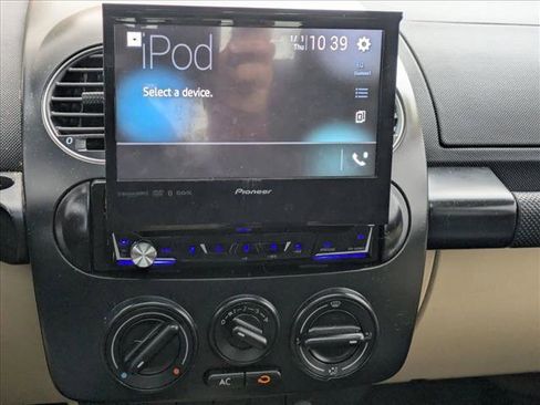 Used 2009 Volkswagen Beetle S image 11