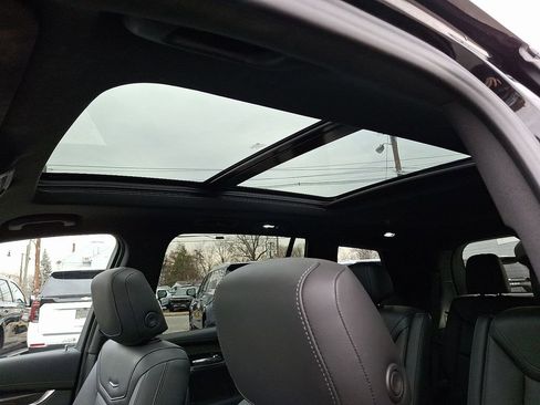 Used 2023 Cadillac XT6 Sport w/ Technology Package image 14