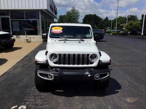 Certified 2025 Jeep Wrangler Unlimited Sahara AWD/4WD image 2