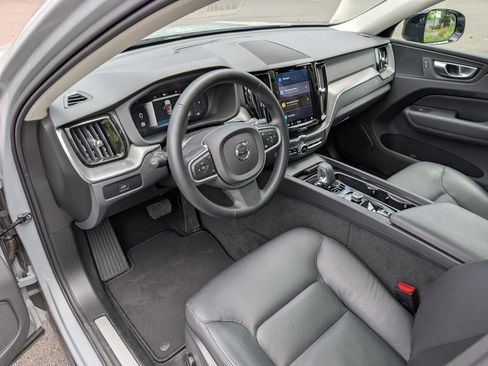 Used 2025 Volvo XC60 B5 Core AWD/4WD image 9