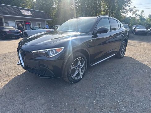 Used 2022 Alfa Romeo Stelvio Ti image 1