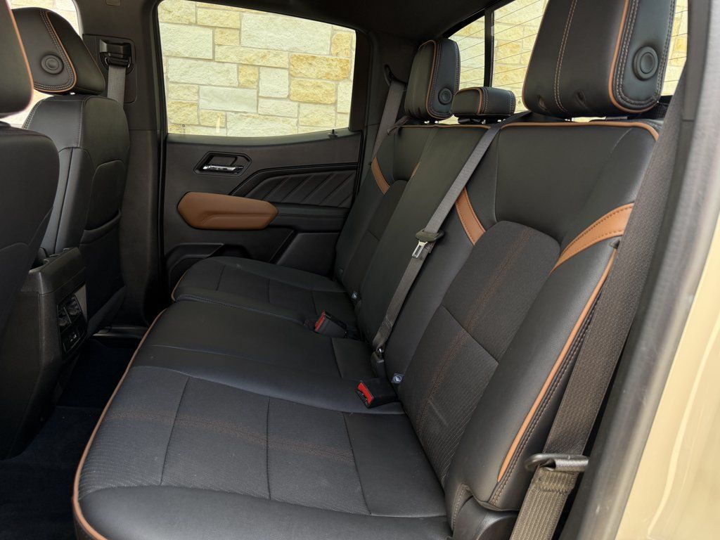 Used 2024 GMC Canyon AT4 w/ Technology Package AWD/4WD image 29