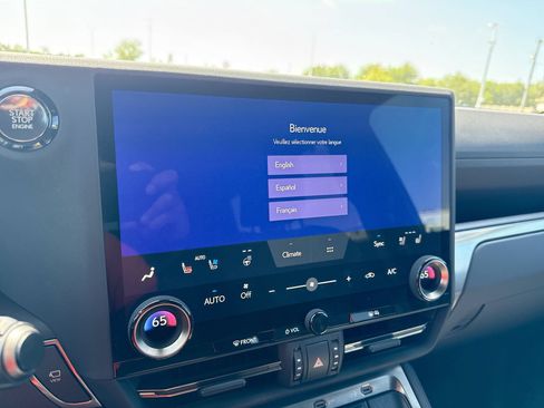 Used 2025 Lexus GX 550 w/ Accessory Package (32) AWD/4WD image 12