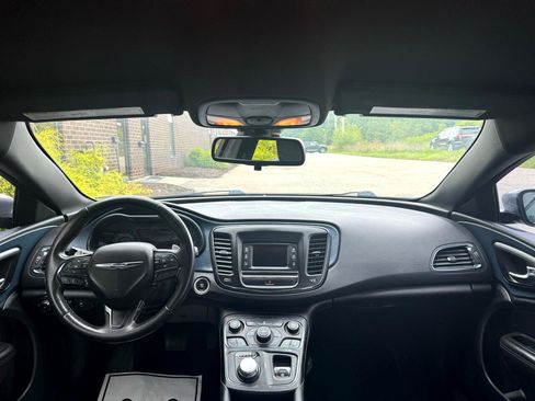 Used 2015 Chrysler 200 S image 7