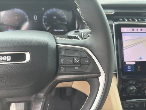 Used 2024 Jeep Grand Cherokee Limited w/ Luxury Tech Group II AWD/4WD image 34