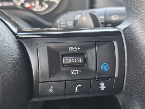 Used 2022 Nissan Rogue SV image 13