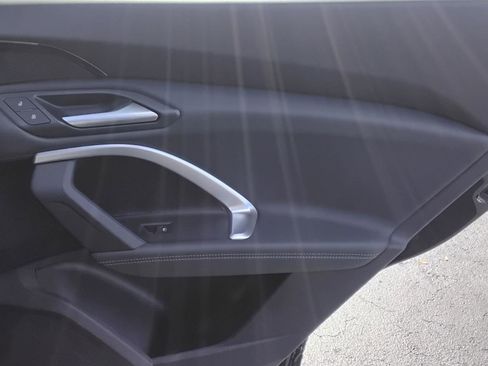 Used 2025 Audi Q5 Premium w/ Convenience Package image 24