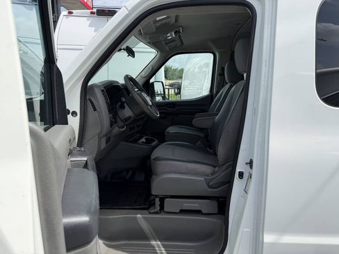 Used 2018 Nissan NV 3500 S RWD image 15