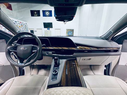 Used 2022 Cadillac Escalade Sport Platinum w/ Heavy-Duty Trailer Package image 32