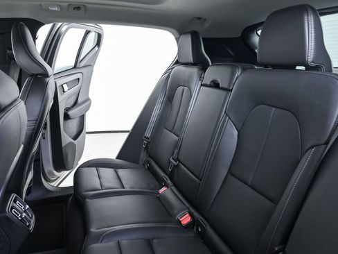 Used 2025 Volvo XC40 B5 Plus image 22