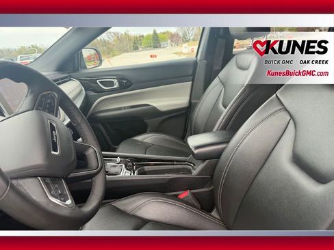 Used 2025 Jeep Compass Limited AWD/4WD image 8