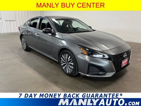 Used 2024 Nissan Altima 2.5 SV FWD image 1