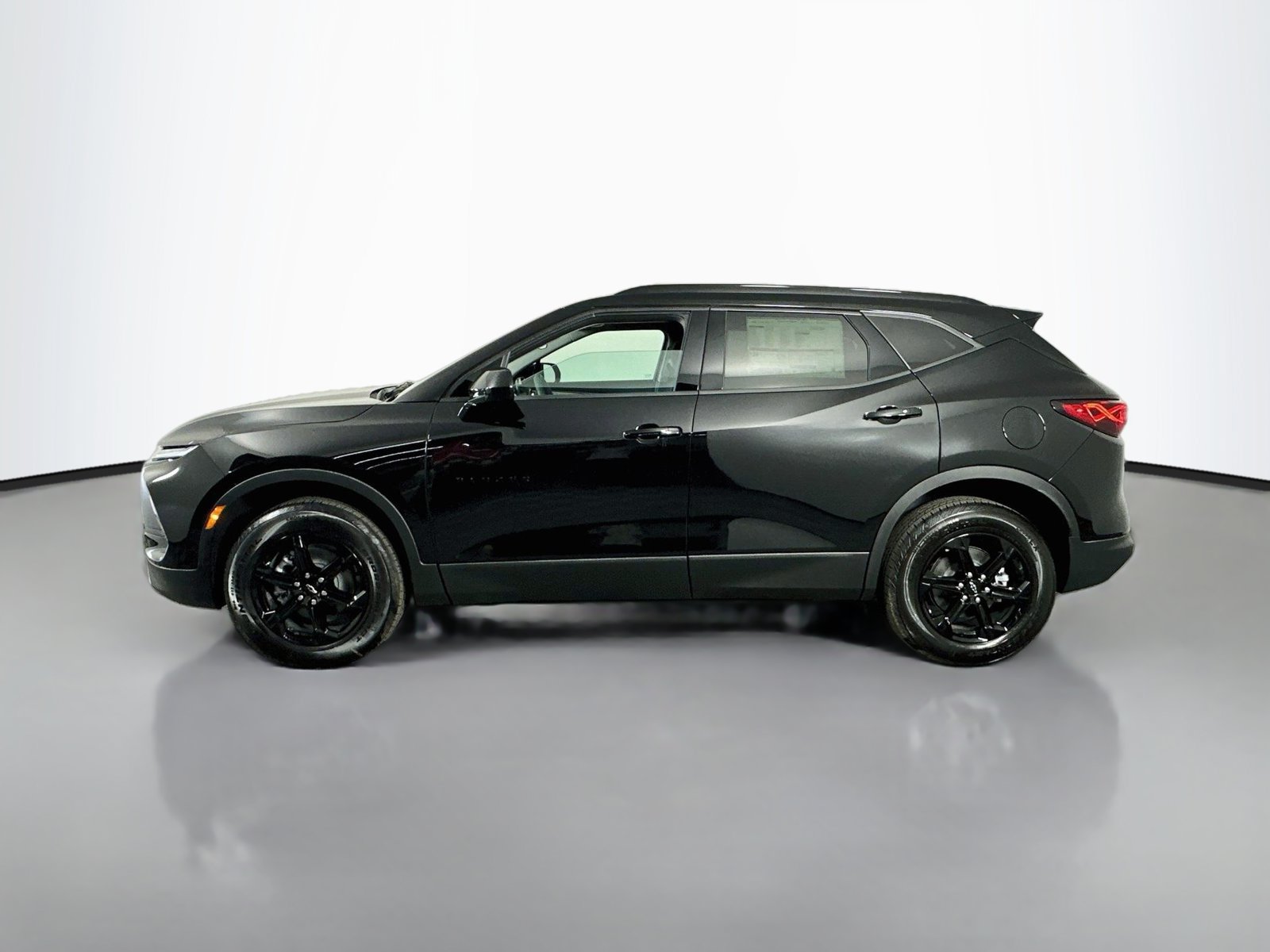 New 2026 Chevrolet Blazer LT w/ Midnight/Sport Edition AWD/4WD image 4