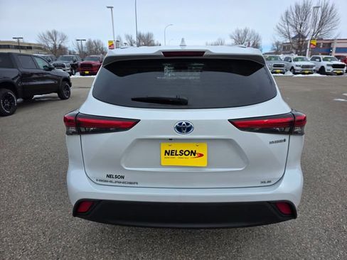 Used 2022 Toyota Highlander XLE image 11