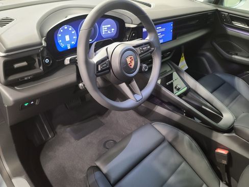 New 2026 Porsche Macan Electric RWD image 4