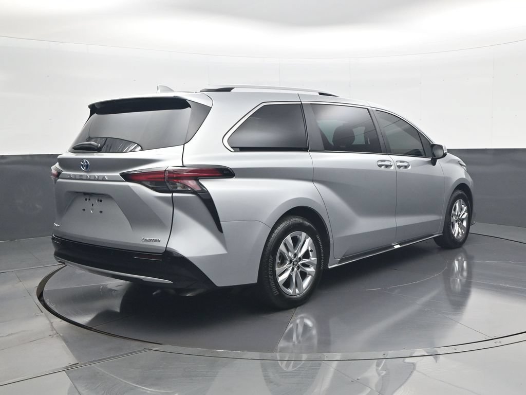 Used 2025 Toyota Sienna Limited AWD/4WD image 6