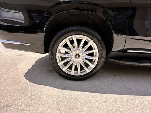 Certified 2023 Cadillac Escalade ESV Luxury RWD image 18