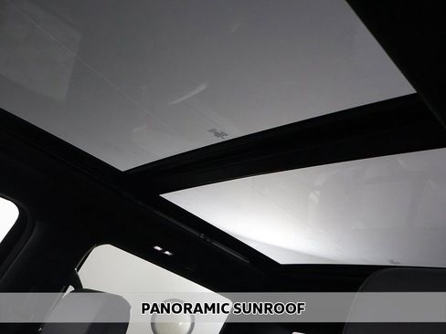 Used 2025 Ford F150 Lightning Lariat image 4