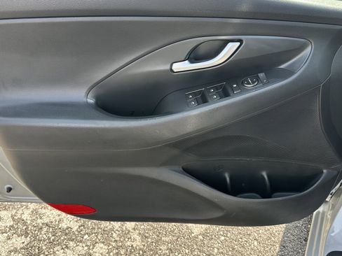 Used 2018 Hyundai Elantra GT FWD image 16