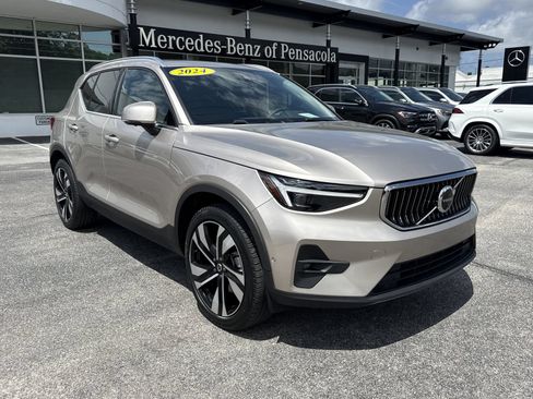 Used 2024 Volvo XC40 B5 Plus w/ Protection Package Premier AWD/4WD image 5