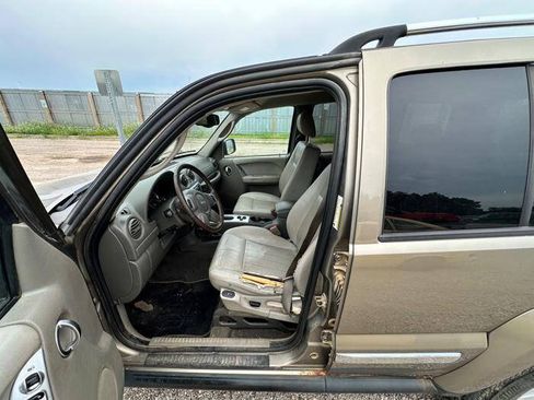 Used 2005 Jeep Liberty Limited AWD/4WD image 21