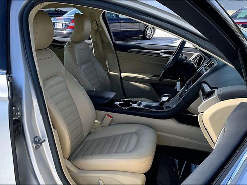 Used 2016 Ford Fusion SE w/ Equipment Group 202A image 8