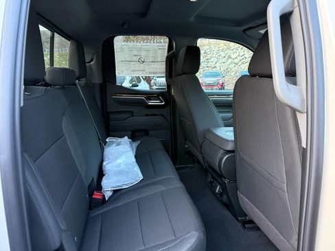 New 2026 GMC Sierra 1500 SLE image 19