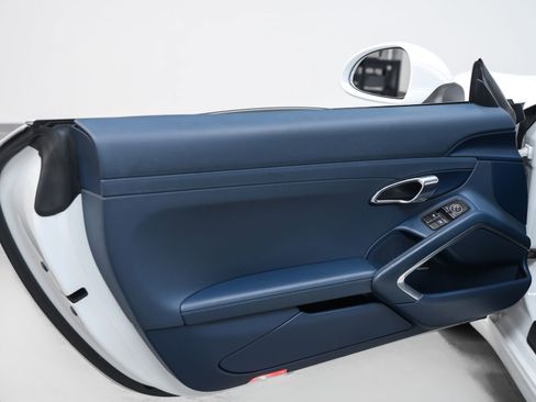 Certified 2015 Porsche 911 Carrera RWD image 36