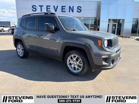 Used 2022 Jeep Renegade Latitude w/ Convenience Group AWD/4WD image 2