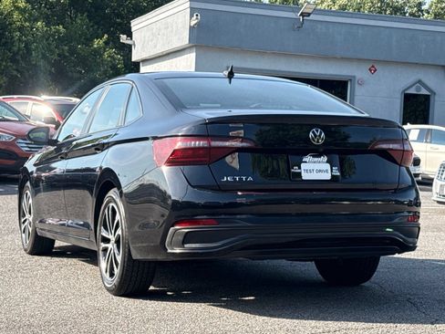 Used 2022 Volkswagen Jetta Sport FWD image 3