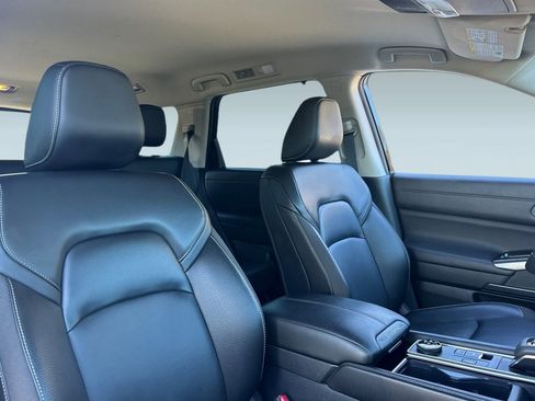 Used 2024 Nissan Pathfinder SL image 30