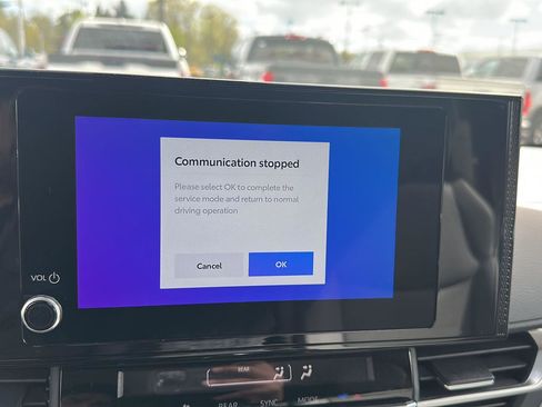 Used 2025 Toyota Sienna LE FWD image 13