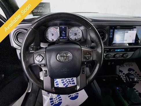 Used 2019 Toyota Tacoma TRD Off-Road AWD/4WD image 11