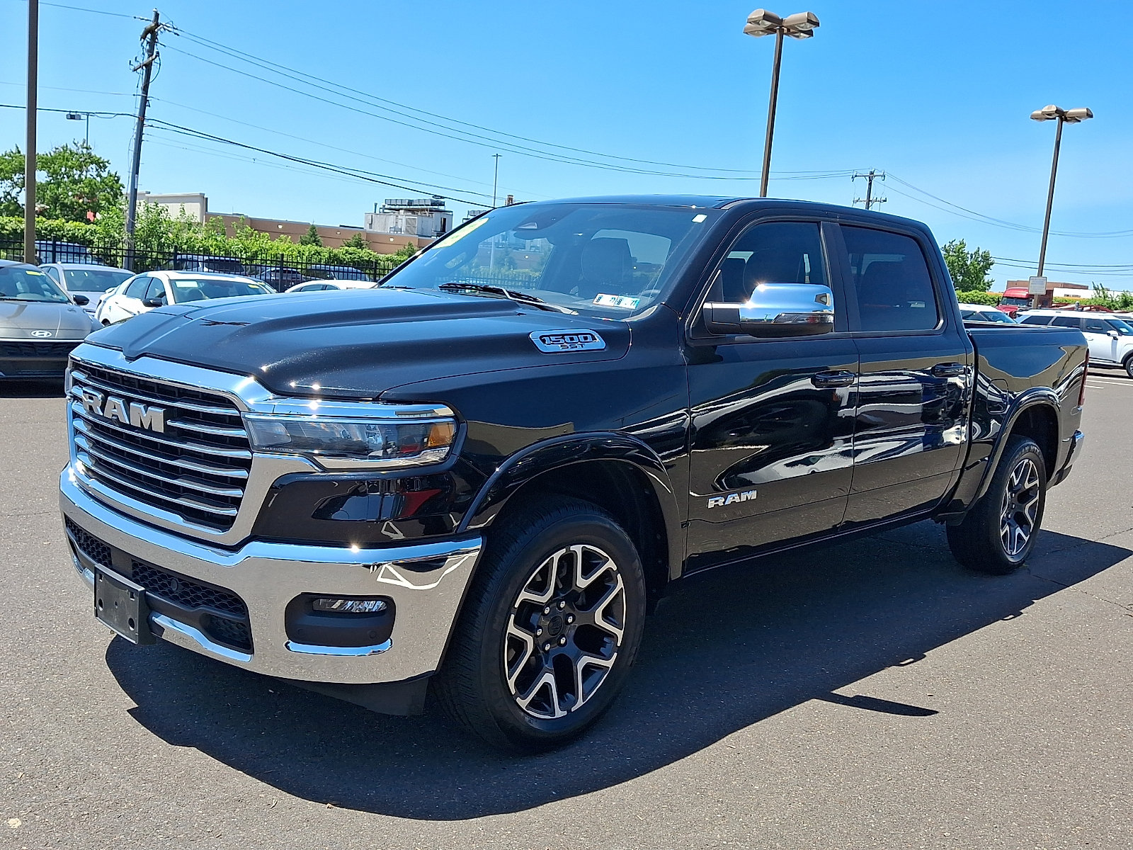 Used 2025 RAM 1500 Laramie AWD/4WD image 3