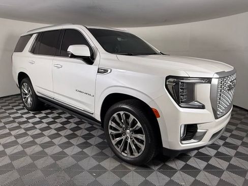 Used 2021 GMC Yukon Denali w/ Denali Premium Package AWD/4WD image 9
