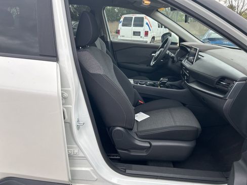 Used 2023 Nissan Rogue SV AWD/4WD image 15