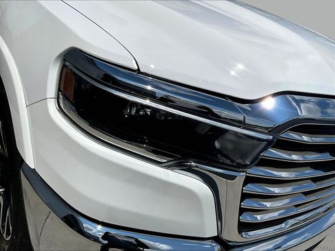 Used 2025 RAM 1500 Laramie AWD/4WD image 33
