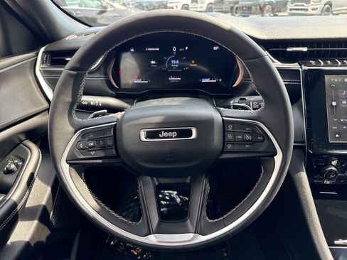 Used 2023 Jeep Grand Cherokee Altitude AWD/4WD image 22