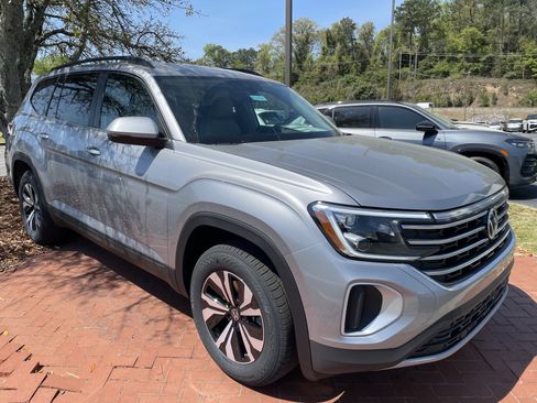 New 2026 Volkswagen Atlas SE FWD image 3