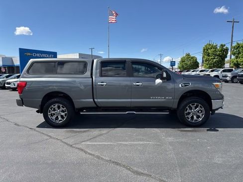 Used 2017 Nissan Titan SV AWD/4WD image 8