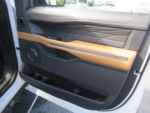 Used 2022 Ford Expedition Platinum AWD/4WD image 21
