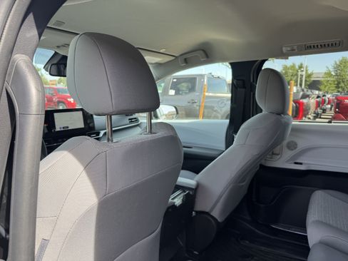Certified 2026 Toyota Sienna LE AWD/4WD image 22