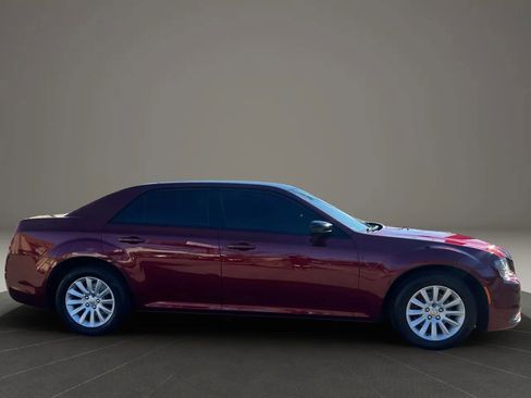 Used 2019 Chrysler 300 Touring w/ Sport Appearance Package image 4