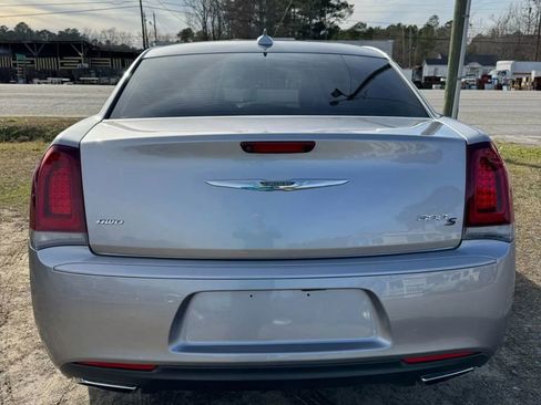 Used 2017 Chrysler 300 S image 8